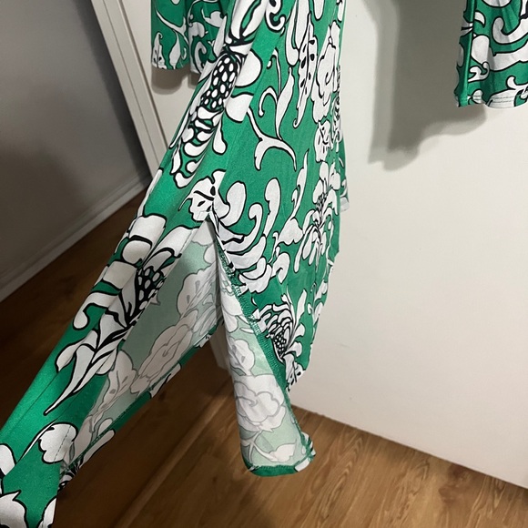 💝 2X Floral Green and White Women's Top - Picture 9 of 9